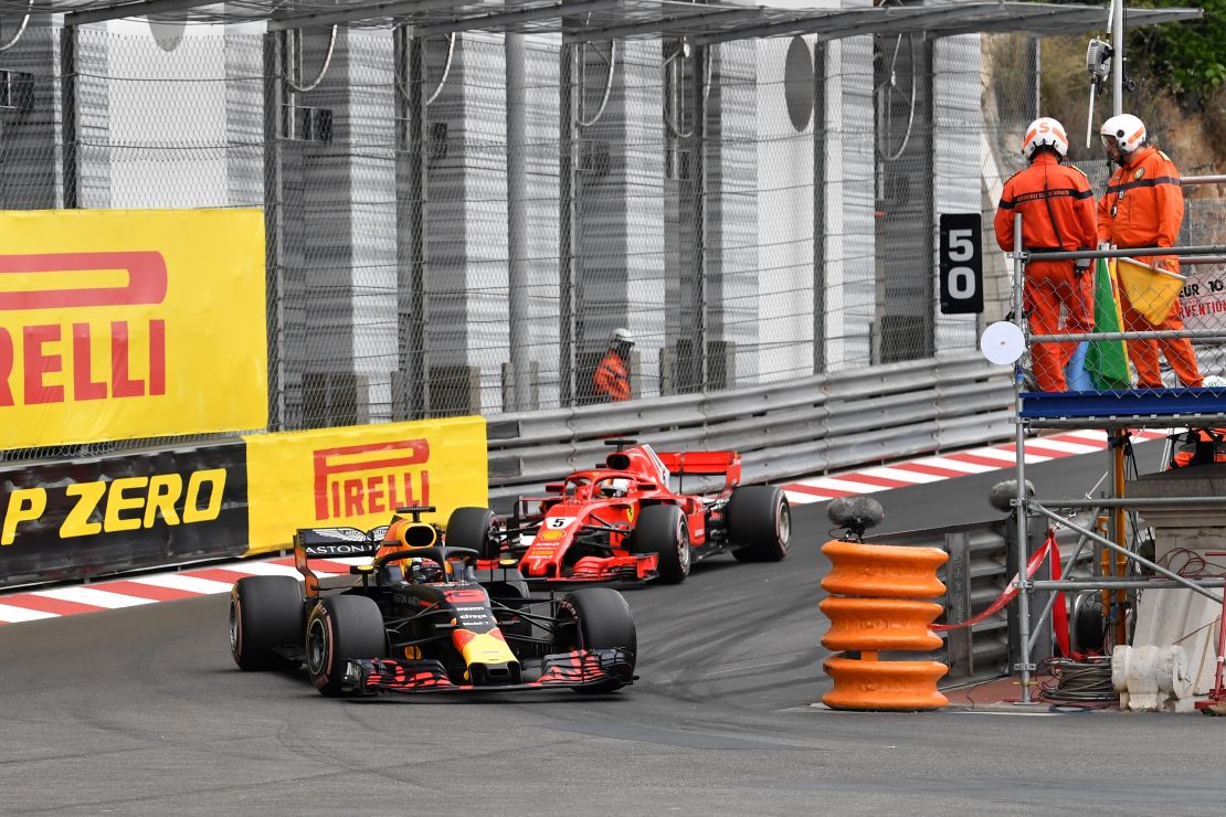 Red Bull's Daniel Ricciardo leads the 2018 Monaco Grand Prix with Sebastian Vettel close behind in his Ferrari. 
