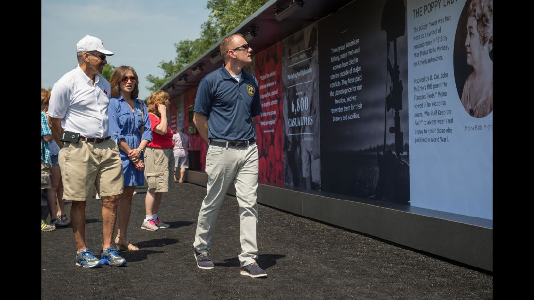 A Wall Of Poppies On The National Mall Honors Fallen Soldiers : NPR