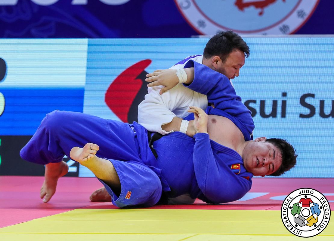 Naidan throws compatriot Duurenbayar Ulziibayar for gold in the 2018 Hohhot Grand Prix final.