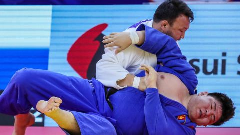 Naidan throws compatriot Duurenbayar Ulziibayar for gold in the 2018 Hohhot Grand Prix final.