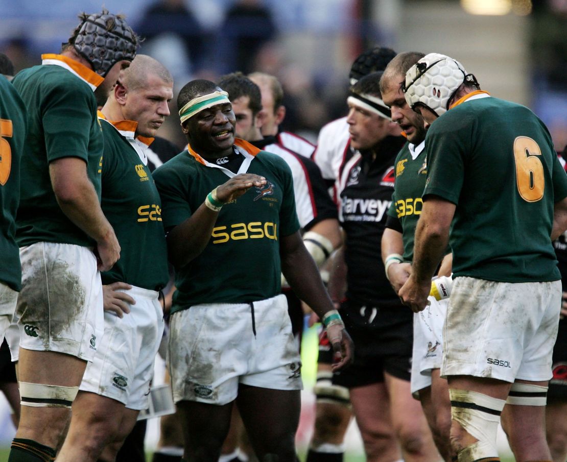 Mahlatse 'Chiliboy' Ralepelle (C) talks to his team during a match against a World XV in 2006.