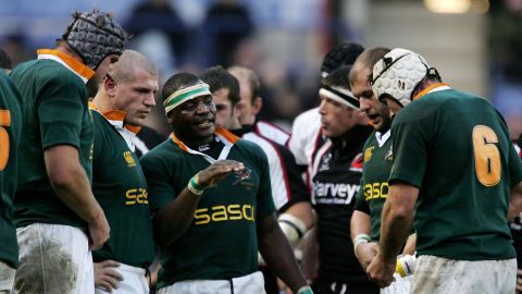 Mahlatse 'Chiliboy' Ralepelle (C) talks to his team during a match against a World XV in 2006.