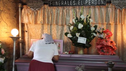 Landaverde's wake in the village of Apopa.