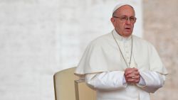 Pope Francis prays during a weekly general audience in St Peter's square on May 23, 2018 in Vatican. (Photo by Alberto PIZZOLI / AFP)        (Photo credit should read ALBERTO PIZZOLI/AFP/Getty Images)