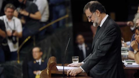 Mariano Rajoy pauses during a speech ahead of the confidence vote on Friday at the Spanish parliament in Madrid.