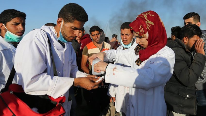 Razan al-Najjar provides medical aid to protesters in Gaza wounded by Israel forces