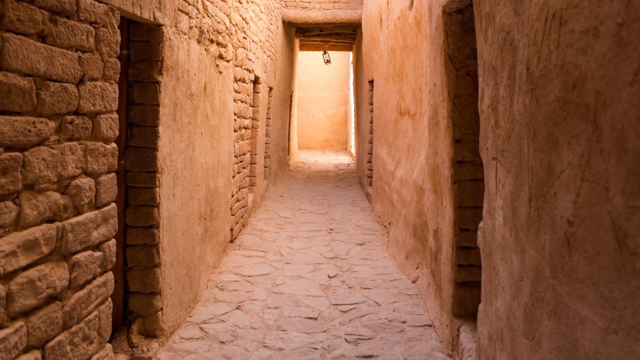 The labyrinthine streets were protected by a defensive wall.