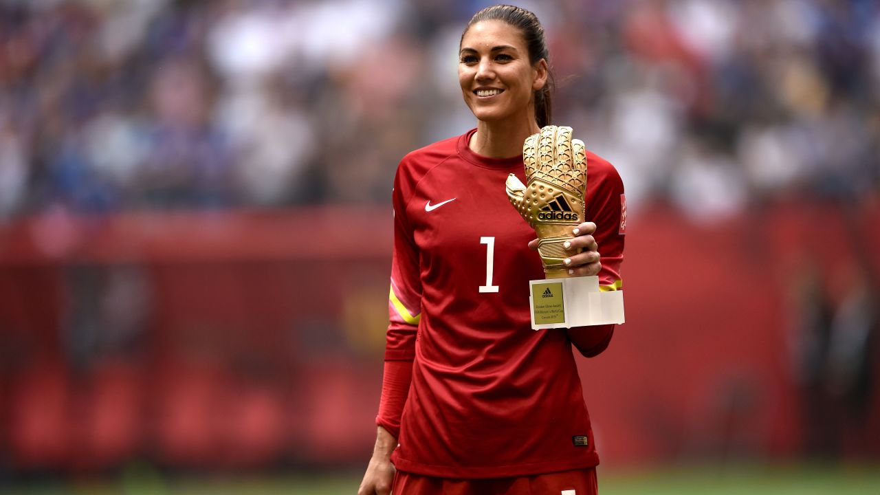 Solo poses with the Golden Glove award after the 2015 World Cup final in Canada. 
