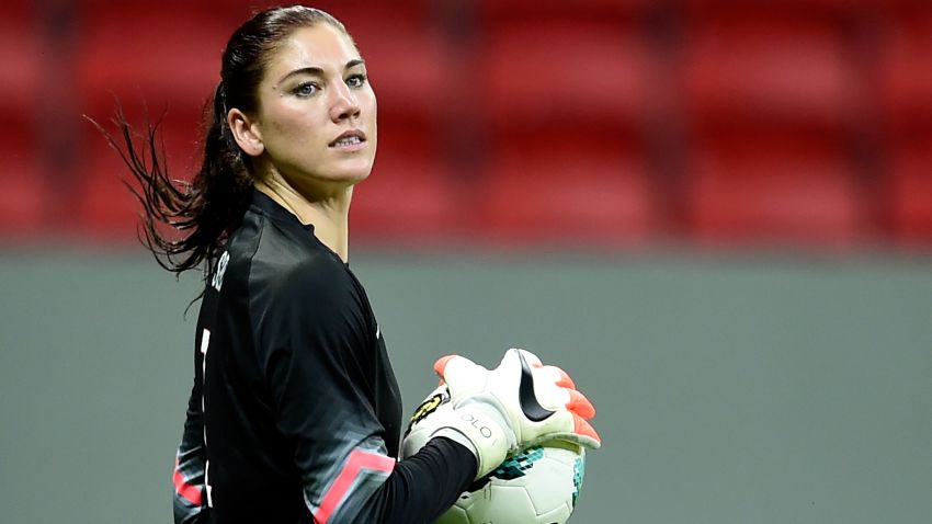 BRASILIA, BRAZIL - DECEMBER 10: Goalkeeper Hope Solo of the USA in action during a match between USA and China as part of International Women's Football Tournament of Brasilia at Mane Garrincha Stadium on December 10, 2014 in Brasilia, Brazil. (Photo by Buda Mendes/Getty Images)