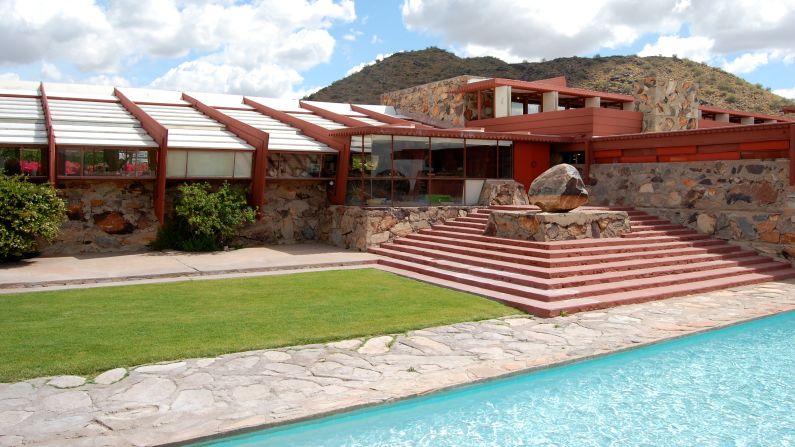 <strong>Taliesin West: </strong>Wright also had a compound in Arizona which was known as Taliesin West.