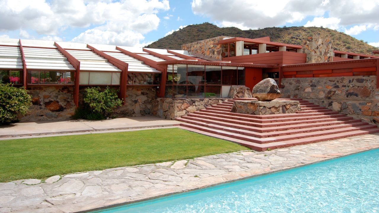 <strong>Taliesin West: </strong>Wright also had a compound in Arizona which was known as Taliesin West. 