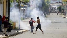 Demonstrators clash with riot police during protests in Monimbo neighborhood in Masaya, some 40km from Managua on June 2, 2018. - The death toll from weeks of violent unrest in Nicaragua rose to almost 100 as embattled President Daniel Ortega rejected calls to step down and the Catholic church, which has tried to mediate the conflict, refused to resume the dialogue. (Photo by INTI OCON / AFP)        (Photo credit should read INTI OCON/AFP/Getty Images)