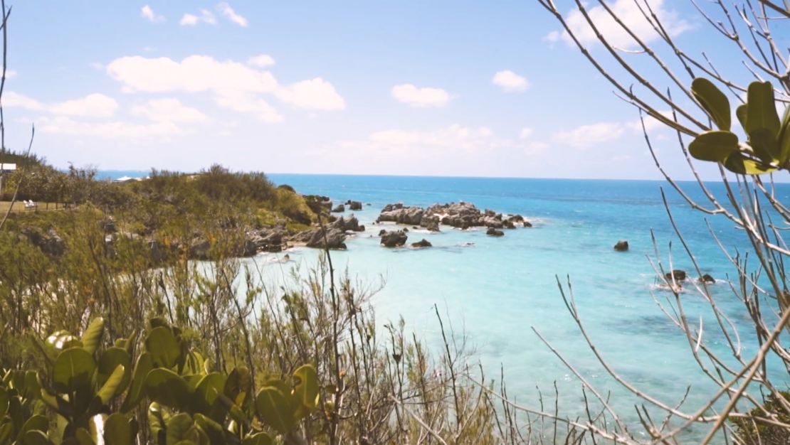 Pink-sand beaches are famous in Bermuda, and with good reason: They are gorgeous, especially next to the turquiose clear waters of the North Atlantic. 