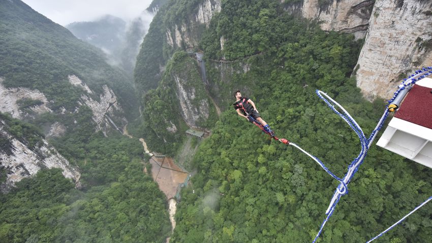 Zhangjiajie Grand Canyon Glass Bridge bungee jump 1737725654