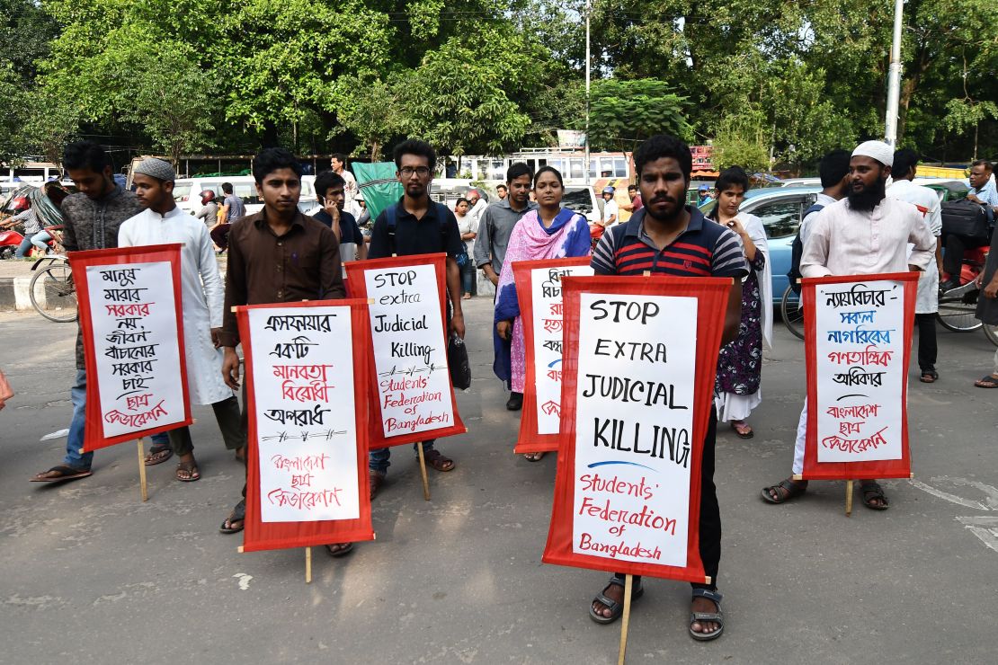 Students protest against extra judicial killings as Bangladesh crack down on the drug trade in Dhaka on June 5.