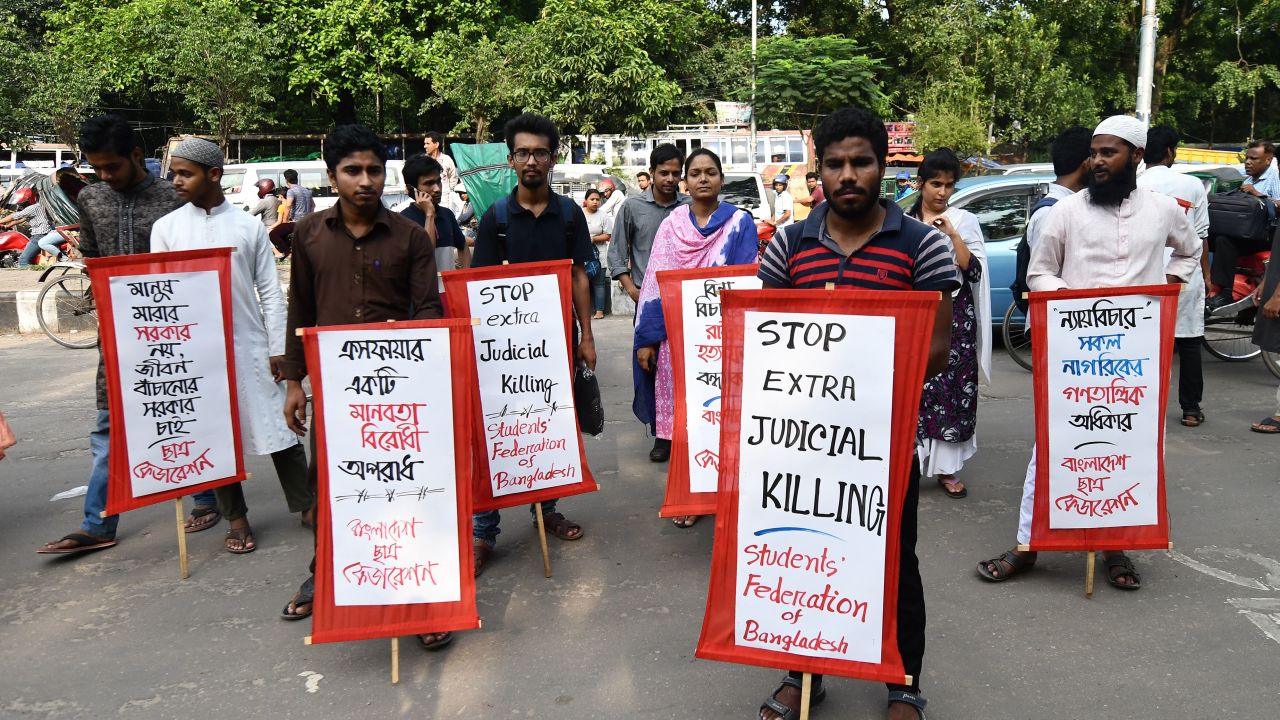 Students protest against extra judicial killings as Bangladesh crack down on the drug trade in Dhaka on June 5.