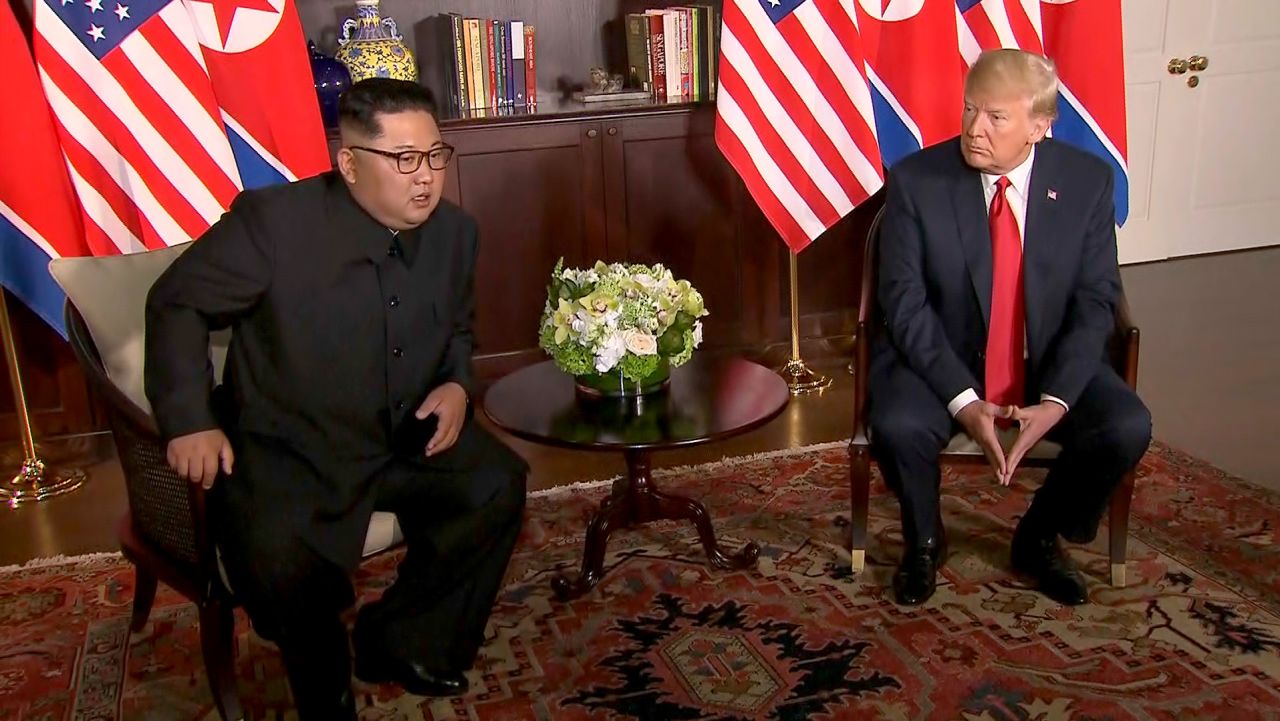 04 trump kim meeting 511 SCREENGRAB