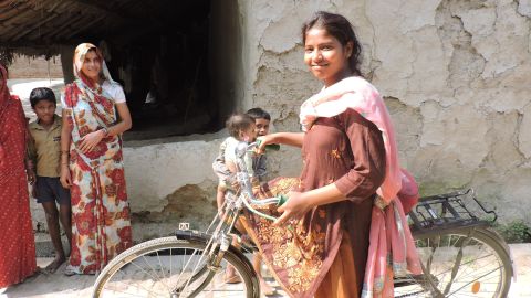 Every day, Rajni cycles 40 miles to get to college and cotinue her studies.