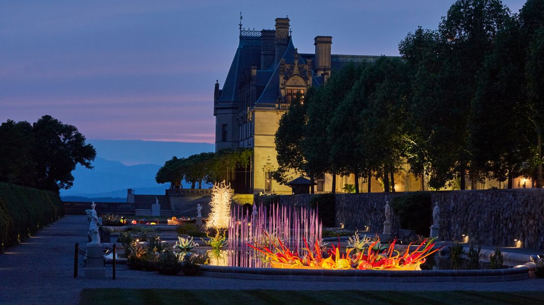 Chihuly at night