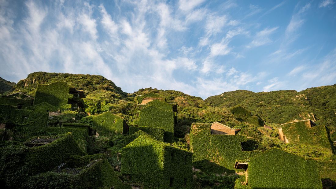 <strong>Back in 2015: </strong>"Houtouwan of Shengshan hasn't been equipped with the conditions to open to tourists... We urge visitors to preserve its tranquility for now," Chen Bo, a Shengshan Island official, said at the time.