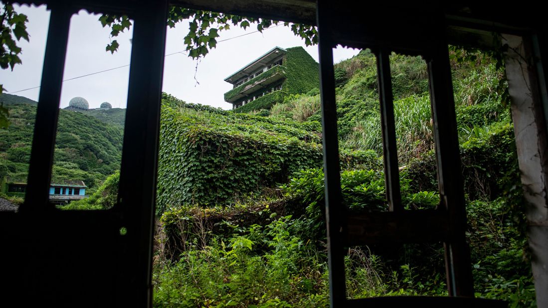 <strong>Warning: </strong>Visitors are advised to stay out of the empty houses in the village as entering the unmaintained structures can be dangerous.