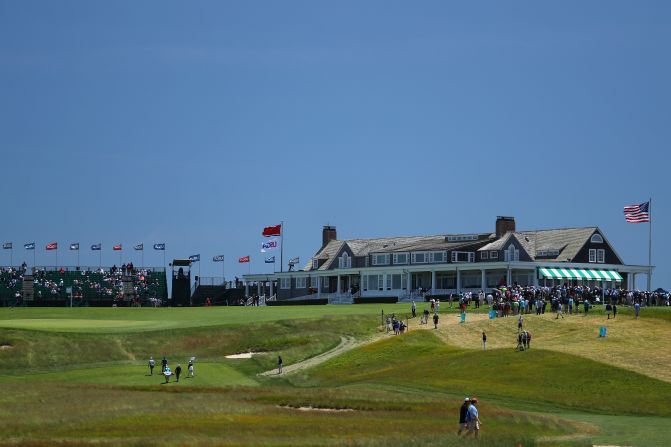 <strong>Day one:</strong> A stiff breeze and the savage Shinnecock Hills course on Long Island shredded the nerves and the hopes of some of golf's top stars on day one of the US Open.