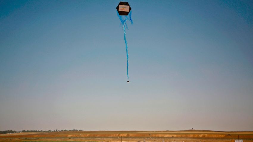 Palestinian protestors fly a kite loaded with an incendiary towards Israel on June 8, 2018 during a demonstration along the Israel-Gaza border fence east of Jabalia in the central Gaza Strip. - Palestinians in the besieged coastal enclave have used kites carrying burning cans to set ablaze Israeli fields, torching large patches of farmland near Gaza. (Photo by Mohammed ABED / AFP)        (Photo credit should read MOHAMMED ABED/AFP/Getty Images)