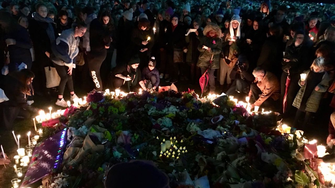 Thousands of people took part in a peaceful candle lit vigil in memory of Eurydice Dixon Monday evening in Melbourne.