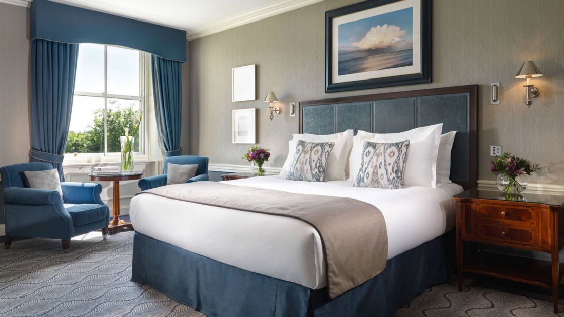 <strong>Shelbourne Hotel:</strong> This Marriott property is a study in elegance and is steps away from St. Stephen's Green in the heart of Dublin.