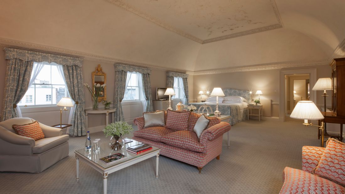 <strong>The Merrion:</strong> The Lord Monck Suite reflects the tastes of the hotel: light and airy with period furnishings and Irish fabrics in neutral tones.