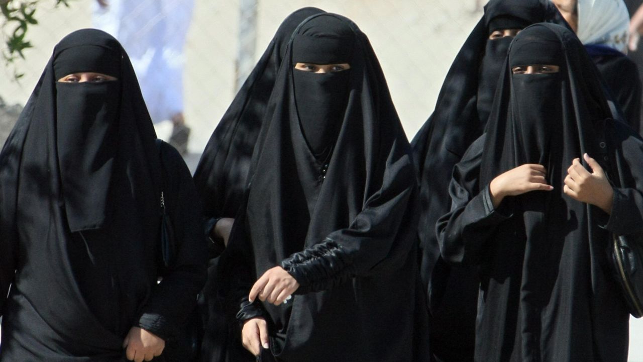 Saudi archaeology women