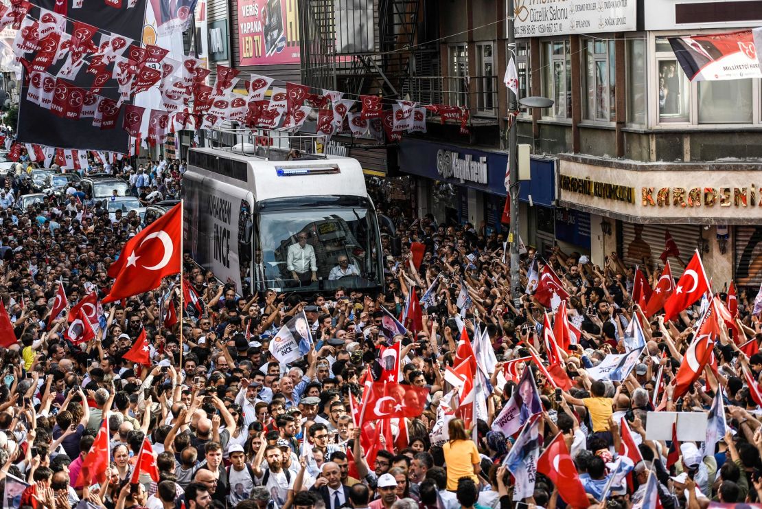 Muharrem Ince arriving at the Istanbul rally on June 10.