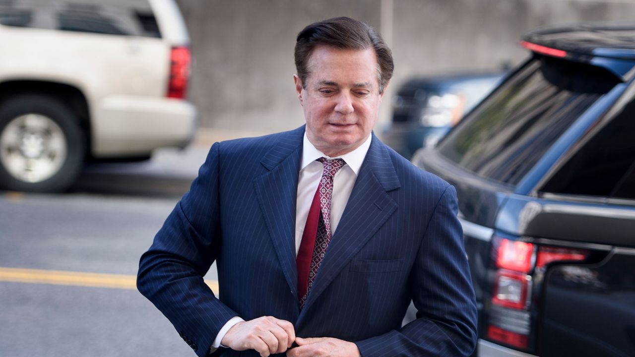 Paul Manafort arrives for a hearing at US District Court on June 15, 2018 in Washington, DC. - Manafort faces charges including conspiracy to launder money and conspiracy against the United States. Manafort was the first to be indicted by Special Counsel Robert Muller's investigation into Russian interference in the 2016 election. Today's hearing includes Manafort's arraignment on new charges concerning attempts to tamper with potential witnesses via an encrypted messaging platform. (Photo by Brendan Smialowski / AFP)        (Photo credit should read BRENDAN SMIALOWSKI/AFP/Getty Images)