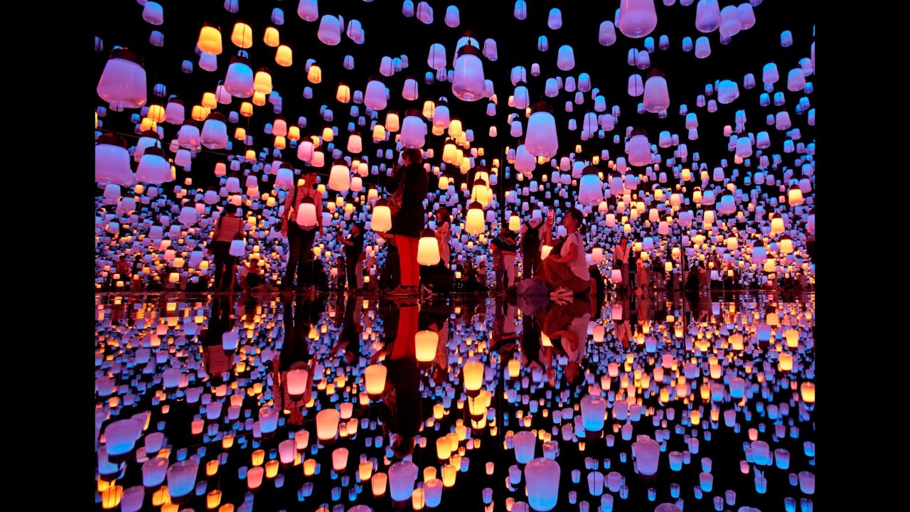 Visitors walk through "Forest of Resonating Lamps," an installation at the Mori Building Digital Art Museum in Tokyo, on Thursday, June 21. <a href="http://www.cnn.com/2018/06/14/world/gallery/week-in-photos-0615/index.html" target="_blank">See last week in 22 photos</a>