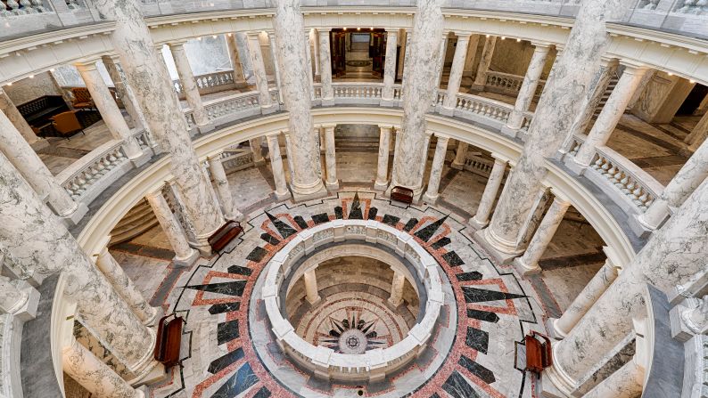 <strong>Idaho State Capitol:</strong> In addition to being the home of the state's government, this stunning building is 208 feet high.