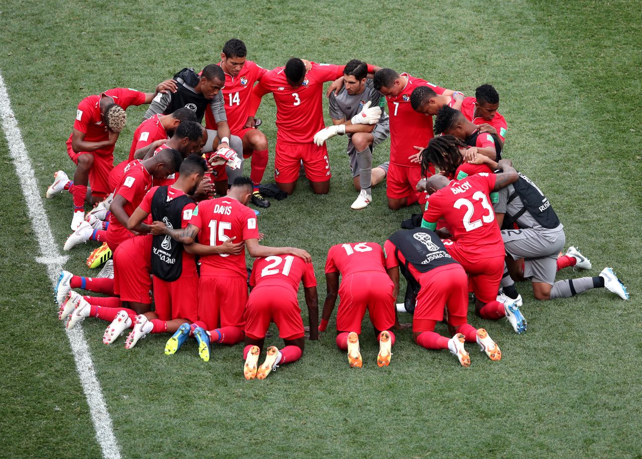 Panama players gather after their defeat. 