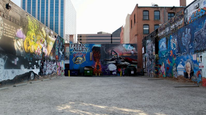 <strong>Freak Alley Gallery:</strong> This outdoor gallery brings street art to the masses.