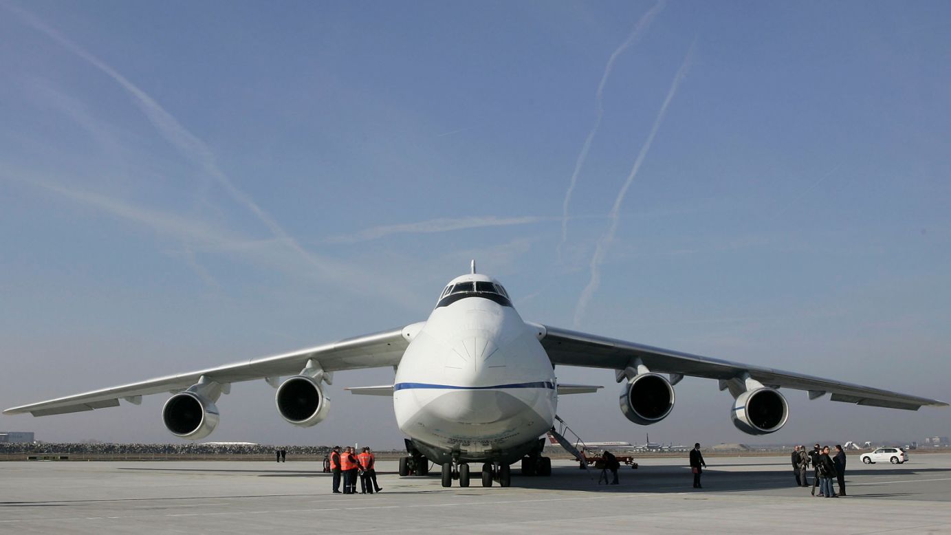 <strong>Antonov An-124: </strong>This Antonov design bureau product, currently in service with the Russian Air Force, is the largest military transport aircraft and was also the biggest mass-produced aircraft until the Boeing 747-8F came along.
