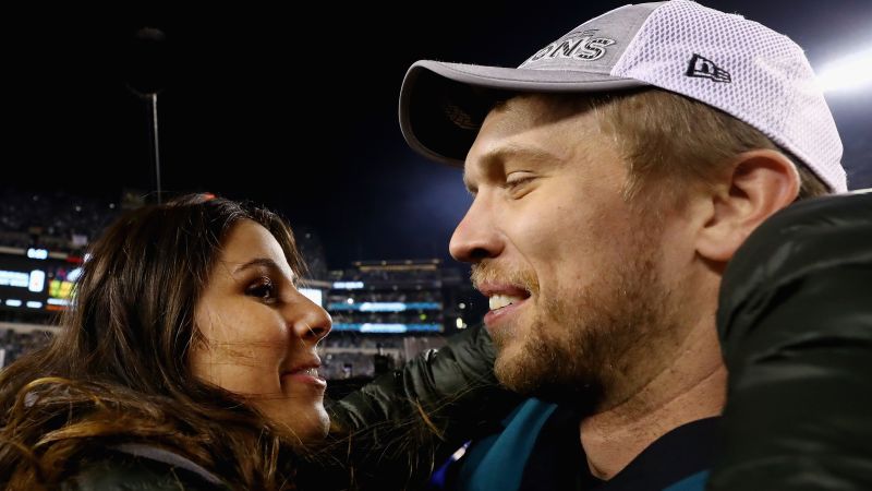 POTS: Tori and Nick Foles battle 'the most common condition you've never heard of' | CNN
