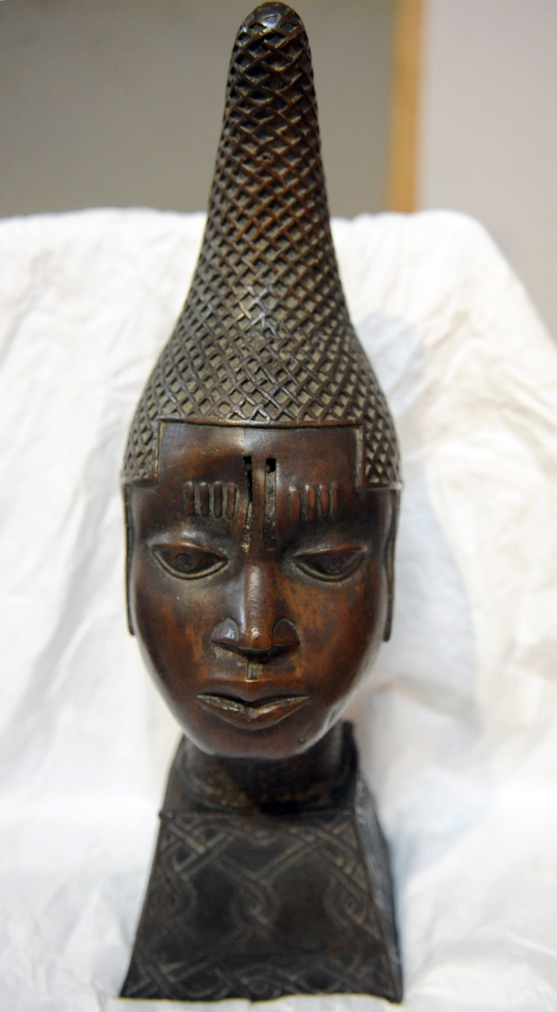 Sixteenth-Century Head of a Queen mother of Benin loan to the Royal Academy of Arts in London by the National Commission for Museums and Monuments returned to Nigeria on January 16, 2013.