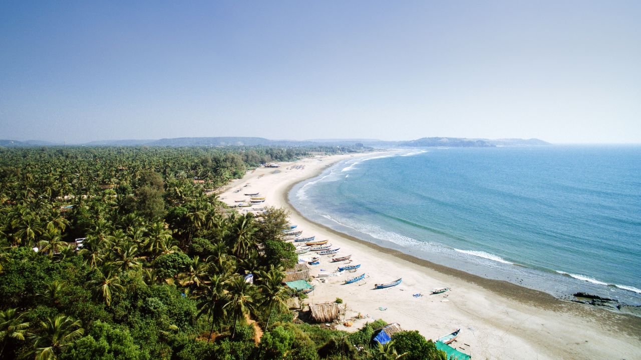 The Malabar Coast is over 845 kilometers long. 