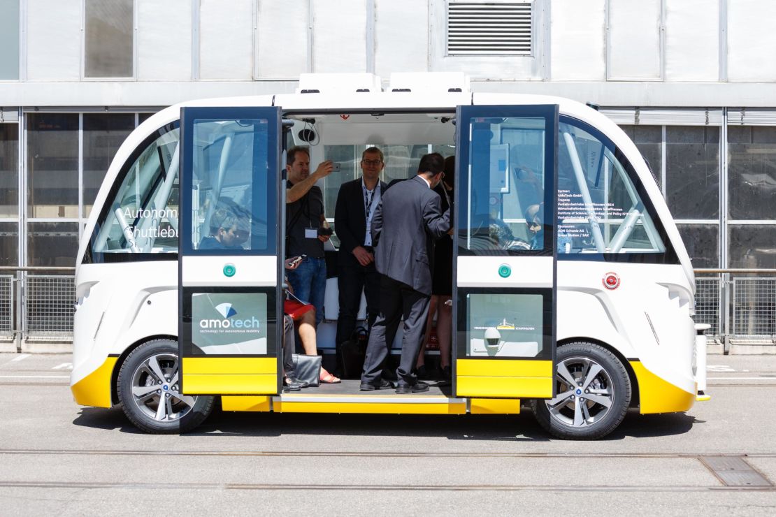 Trapeze self driving bus