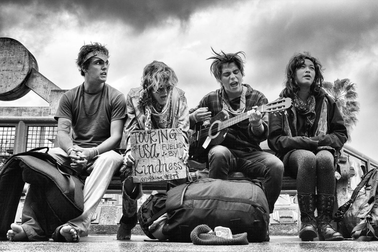 Street musicians on a bench on the Venice Beach Boardwalk