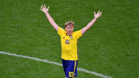 Sweden beat Mexico 3-0 to advance along with the Mexicans from Group F.