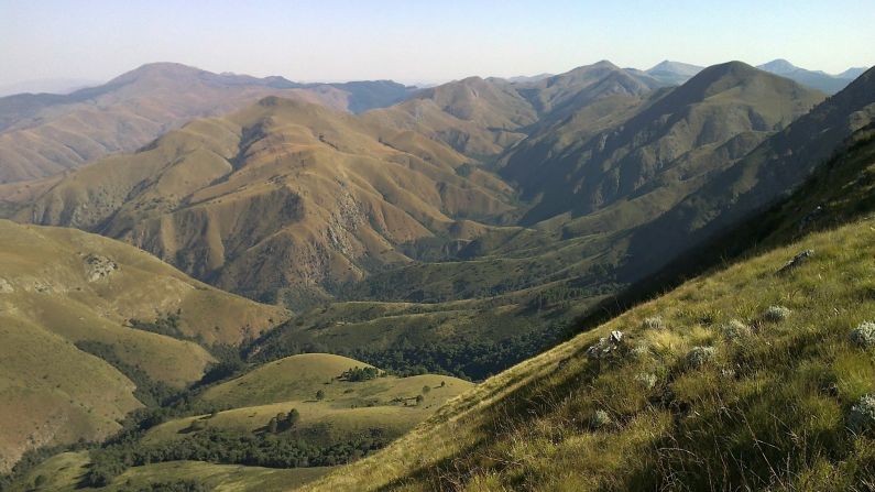 <strong>Barberton Makhonjwa Mountains (South Africa):</strong> Also on the agenda are these South African mountains, known for their green-hued rocks that date back an incredible 3.5 billion years.