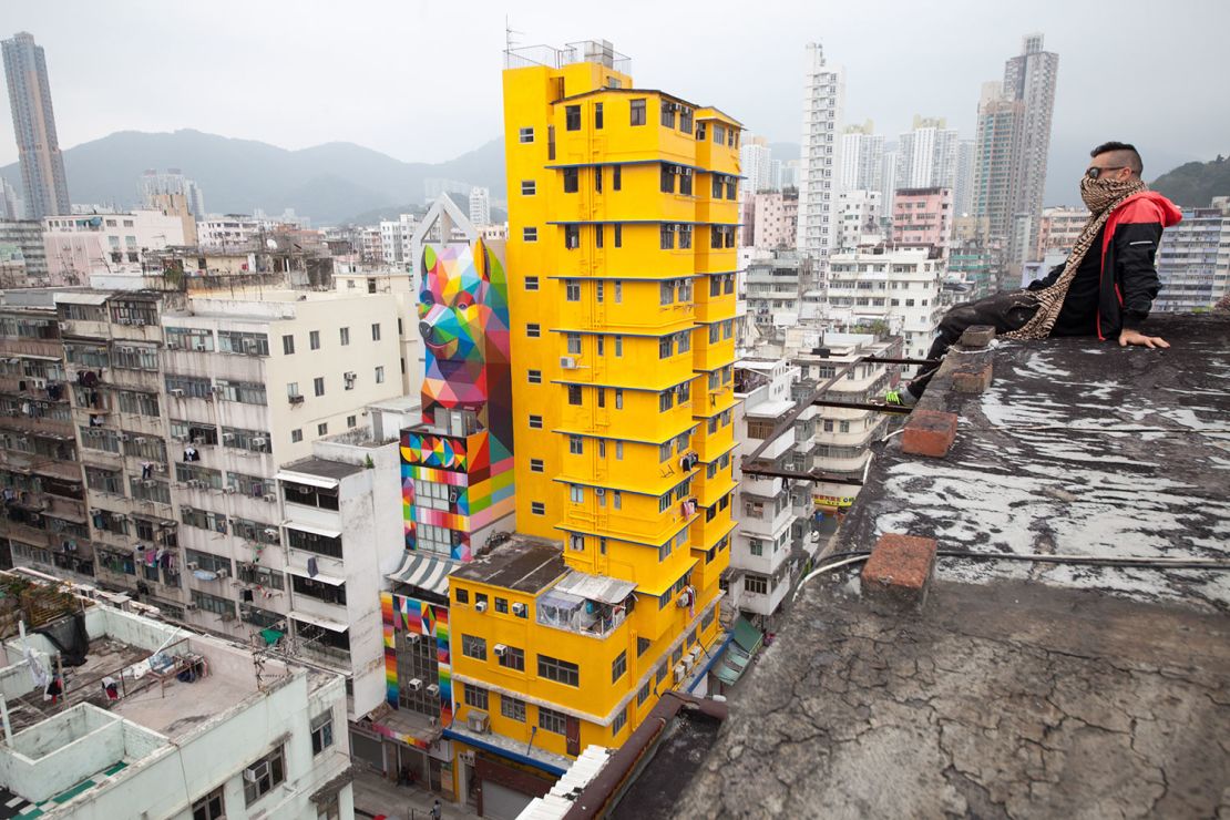Spanish street artist Okuda created a seven-story 3D fox on the facade of a building in Sham Shui Po in 2016.