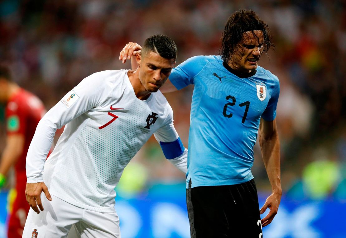 Cristiano Ronaldo helps the injured Cavani off the pitch.