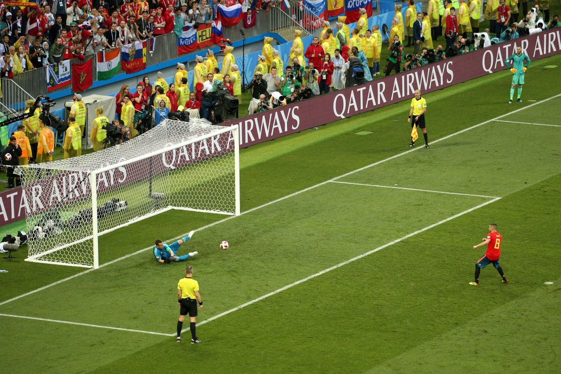 Koke misses Spain's third penalty