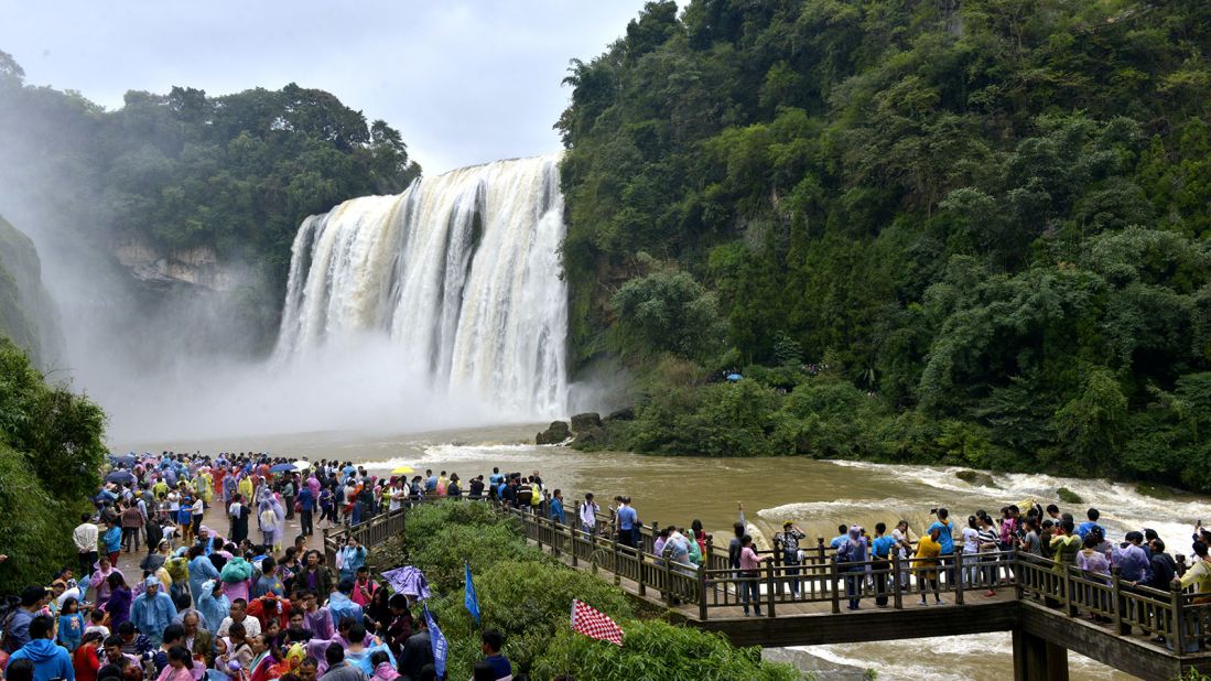 <strong>Viewing platform: </strong>To get the best views and hear the deafening roar of the main waterfall, visitors should visit Wang Shui Ting, the viewing platform by Rhinoceros Pool. 