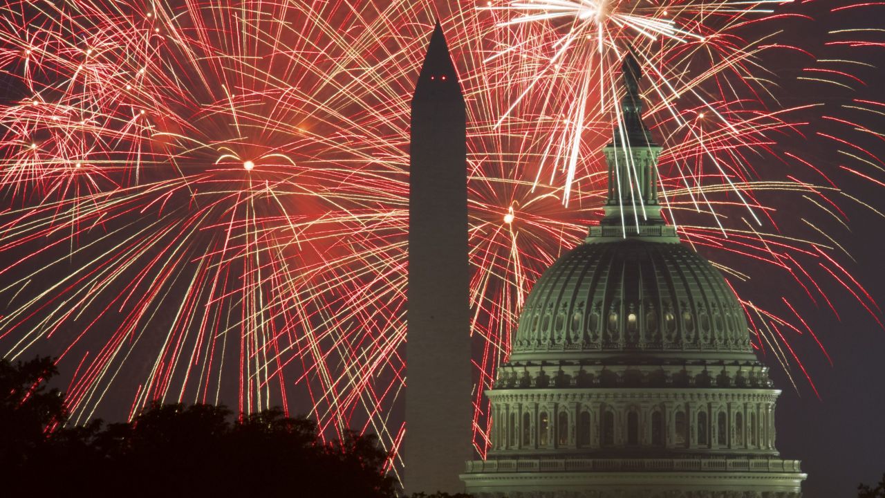An image from the 2017 fireworks display in Washington, DC.